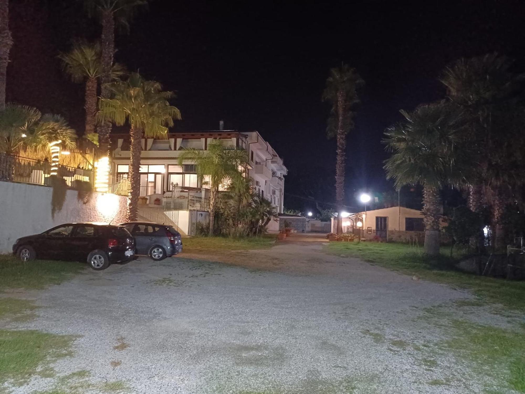 Palm House Bed & Breakfast Ламеция Терме Екстериор снимка